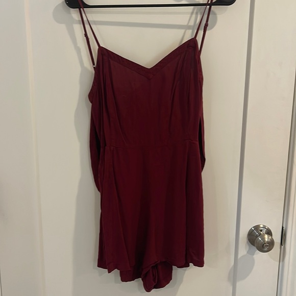 BURGUNDY ROMPER WITH SEMI OPEN BACK - Picture 1 of 2